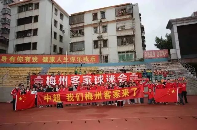 解开英语老师丰满的乳罩视频